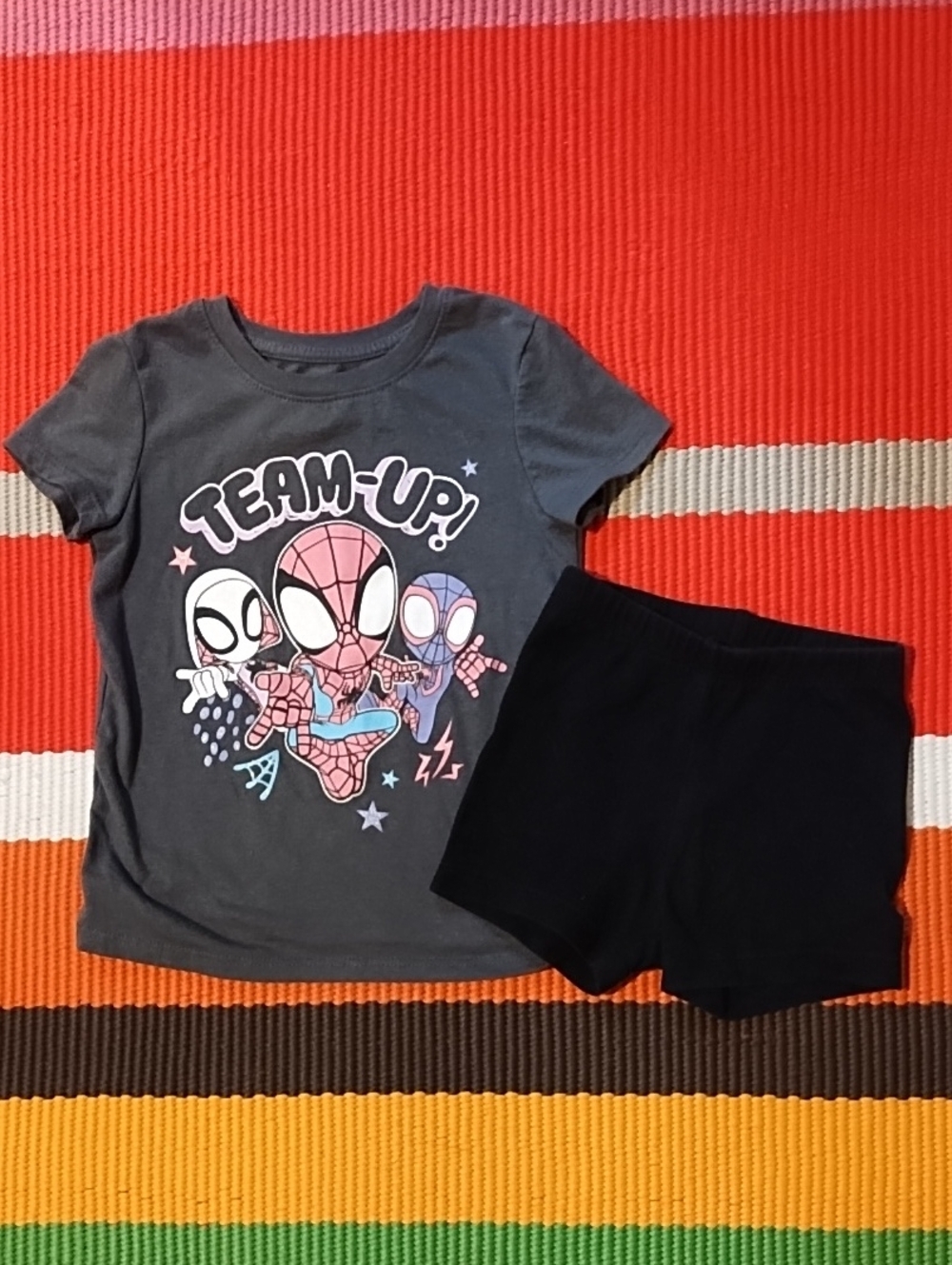Kids' Gray 'Team-Up' Spider Graphic With Black Shorts EUC Size 2T Unisex.
